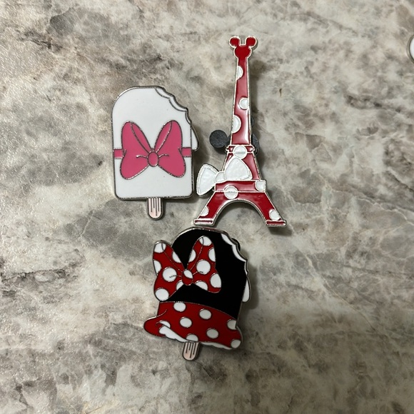 Minnie Mouse trading pin lot! - Picture 3 of 3